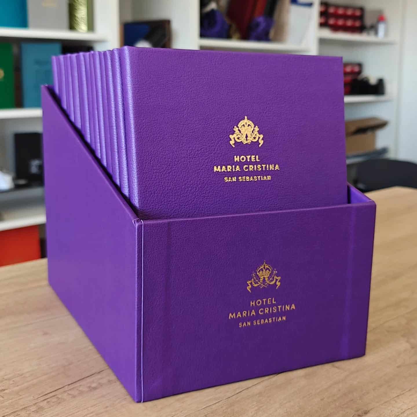 Envíos internacionales 5 Cartas terminadas en su caja, listas para entregar a un hotel