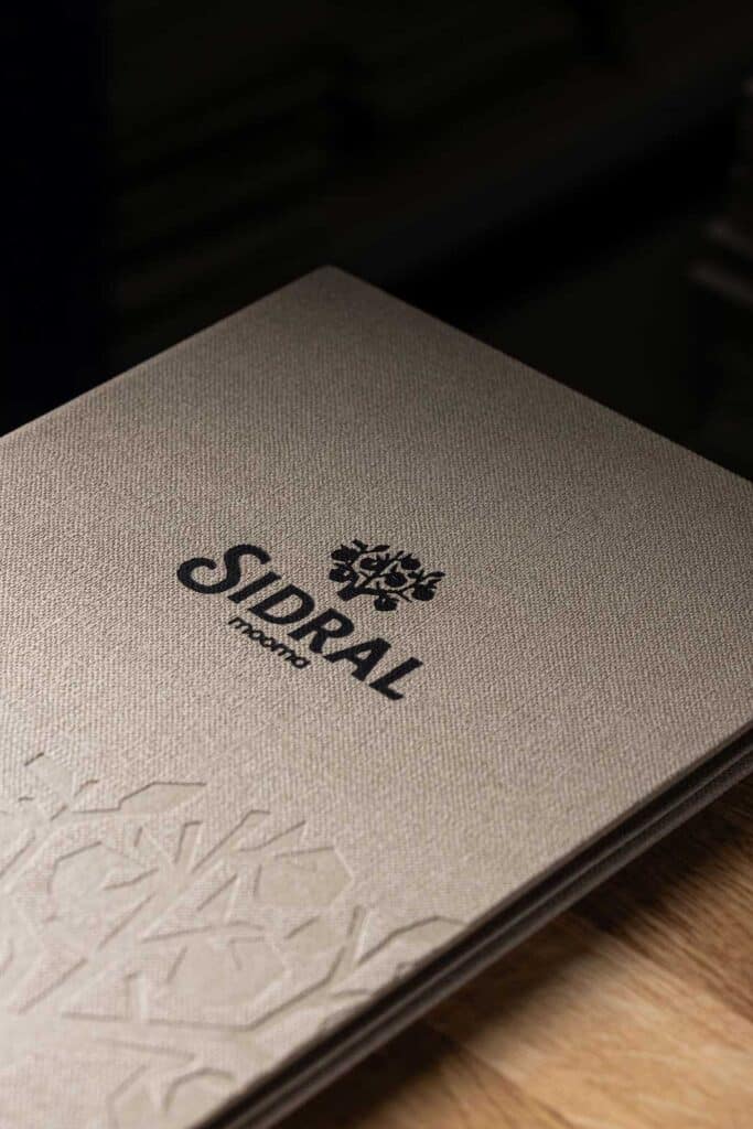 Cartas para restaurantes en Barcelona 6 Carta de menú artesanal para el restaurante Sidral en Girona