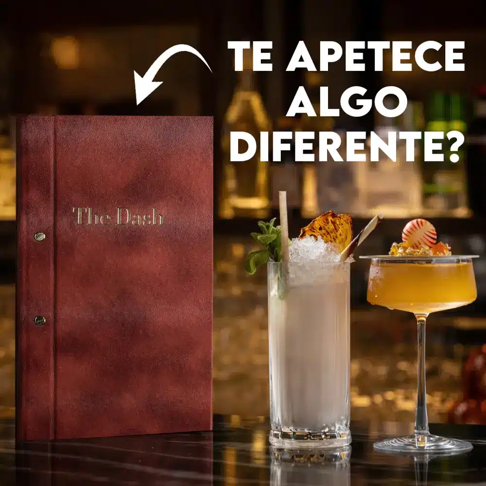 Cartas de cócteles personalizadas para coctelerías de autor 5 Carta de cócteles en terciopelo Horse con tornillos metálicos y logotipo en foil para la coctelería de autor The Dash, Madrid